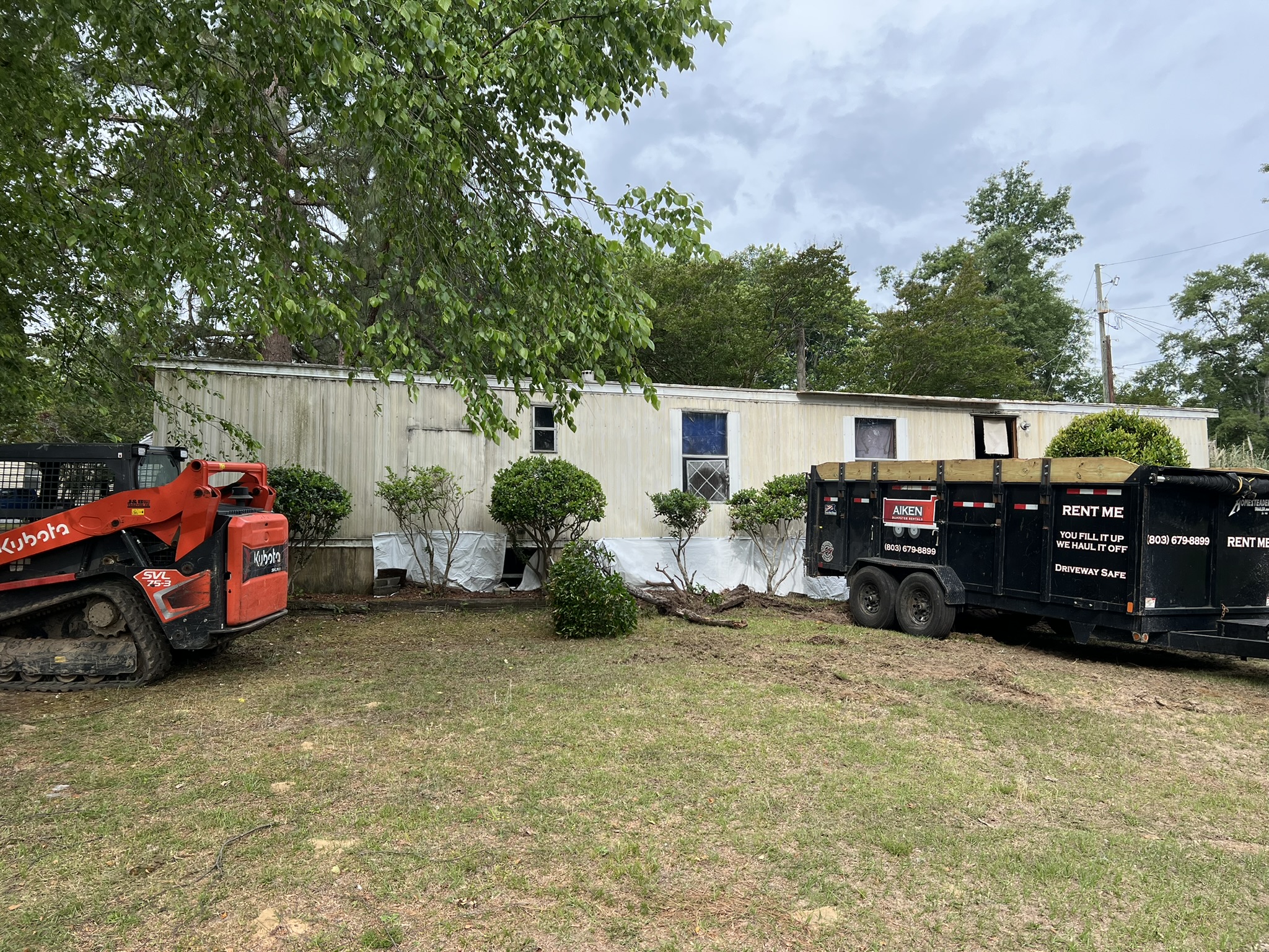 Old mobile home before demolition in North Augusta South Carolina